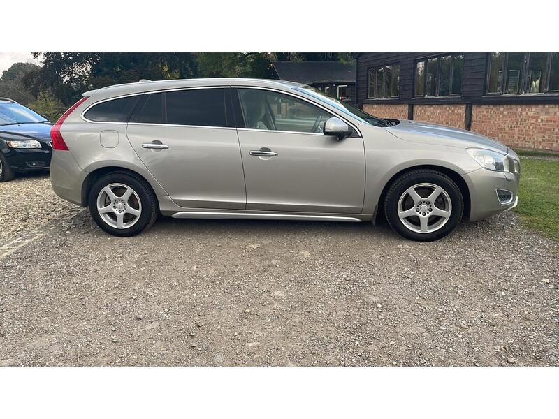 Used Volvo V60 for sale - 76128077: Photo 2