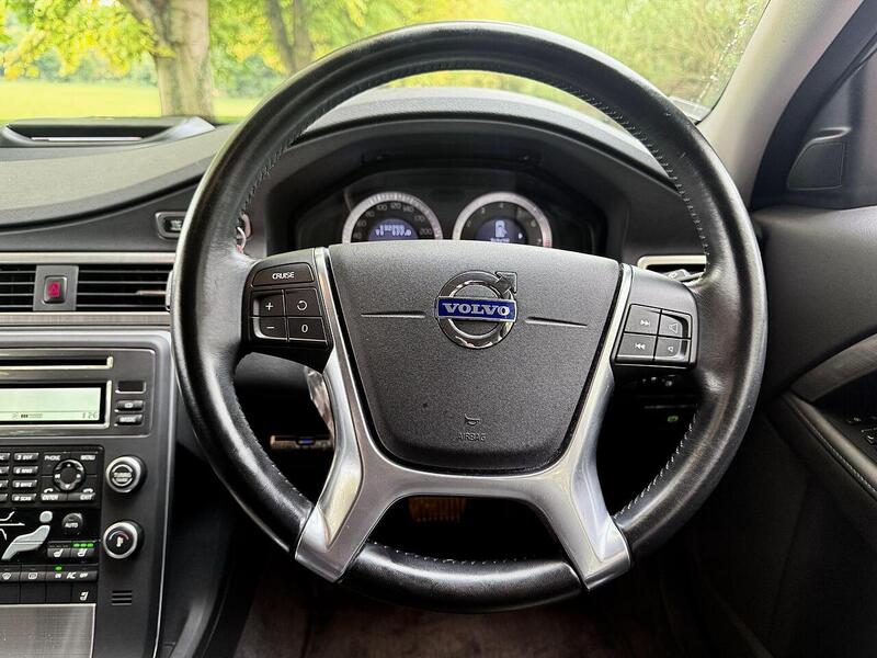 Used Volvo V70 for sale - 76518491: Photo 32