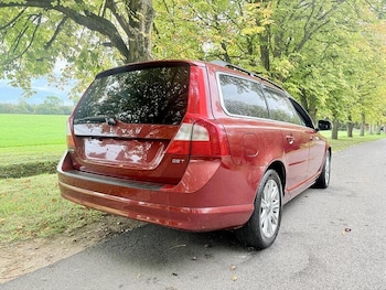 Used Volvo V70 2010 for sale - 76518491: Photo