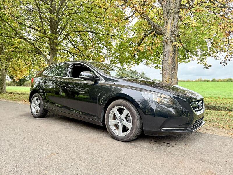 Used Volvo V40 for sale - 76518502: Photo 1