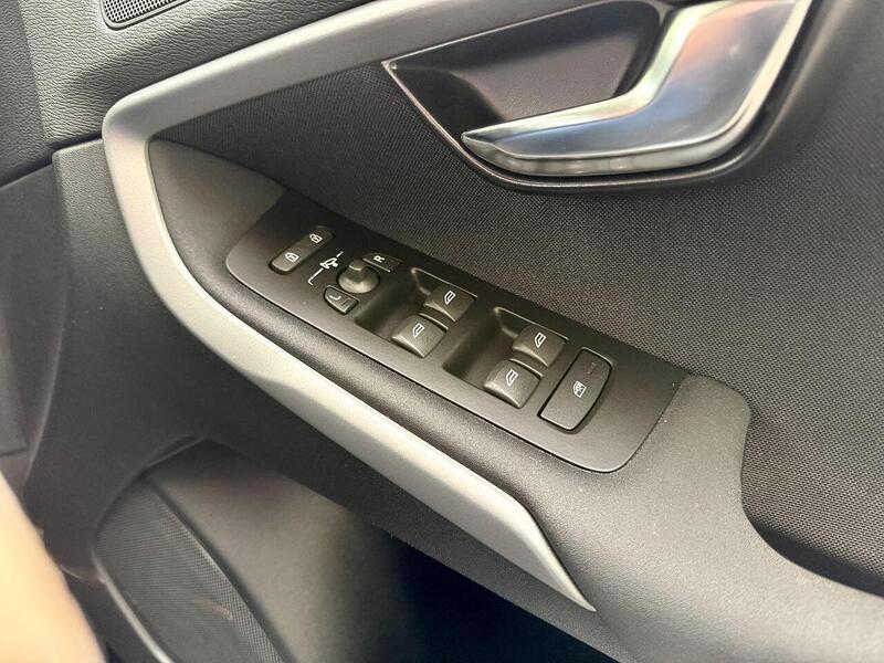 Used Volvo V40 for sale - 76518502: Photo 19