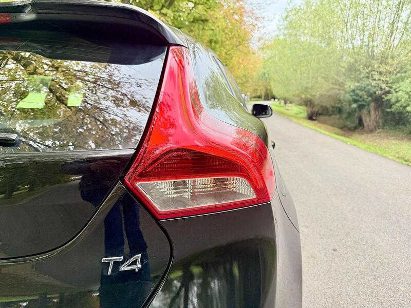 Used Volvo V40 for sale - 76518502: Photo 30