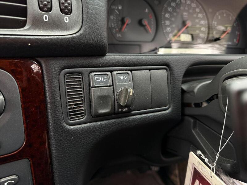 Used Volvo V70 2000 for sale - 77140335: Photo 24