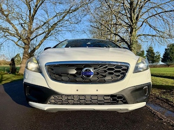 Used Volvo V40 2015 for sale - 77007736: Photo