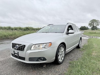 Used Volvo V70 2010 for sale - 79334992: Photo