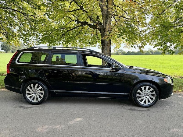 Used Volvo V70 for sale - 76311214: Photo 2