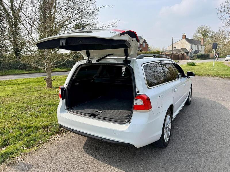 Used Volvo V70 for sale - 77998384: Photo 9