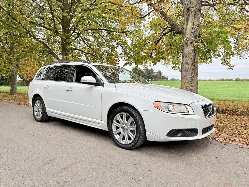 Used Volvo V70 for sale - 76863519: Photo 1