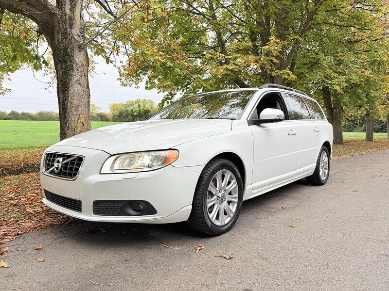 Used Volvo V70 for sale - 76863519: Photo 2