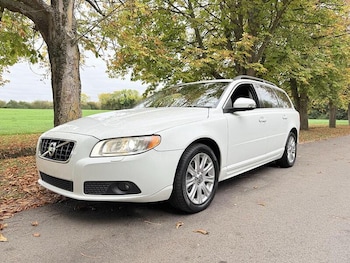 Used Volvo V70 2010 for sale - 76863519: Photo