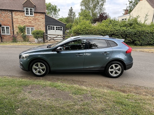 Used Volvo V40 Cross Country 2025 for sale - 75118750: Photo 15