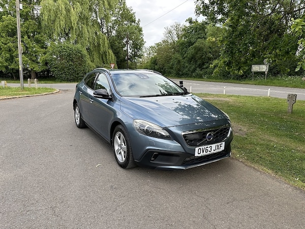 Used Volvo V40 Cross Country 2025 for sale - 75118750: Photo 2