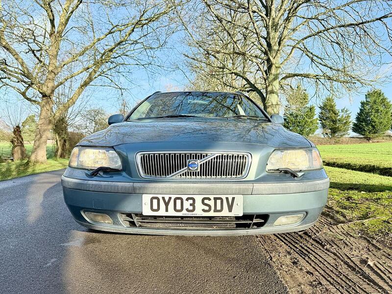 Used Volvo V70 2003 for sale - 76863521: Photo 2