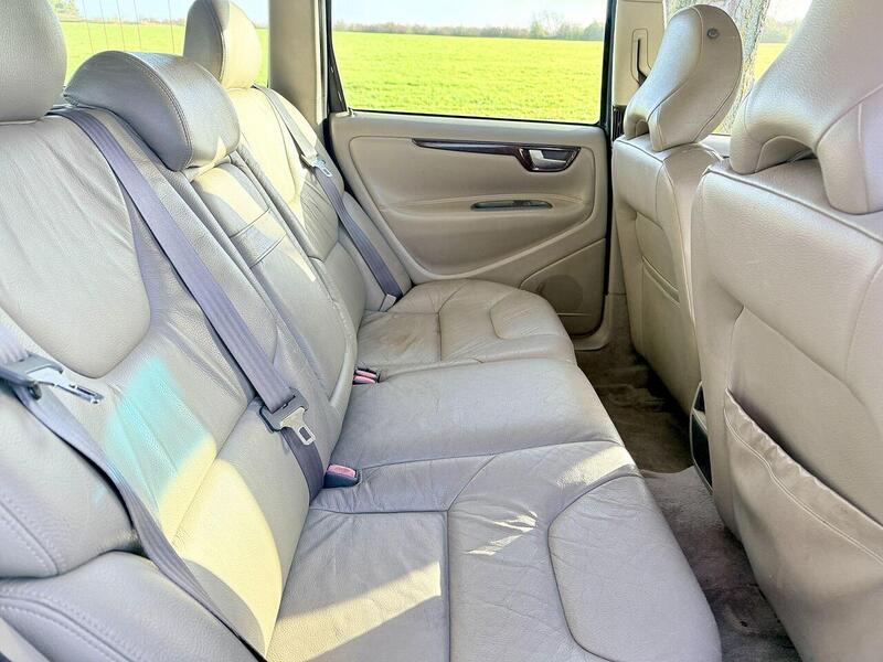 Used Volvo V70 2003 for sale - 76863521: Photo 23