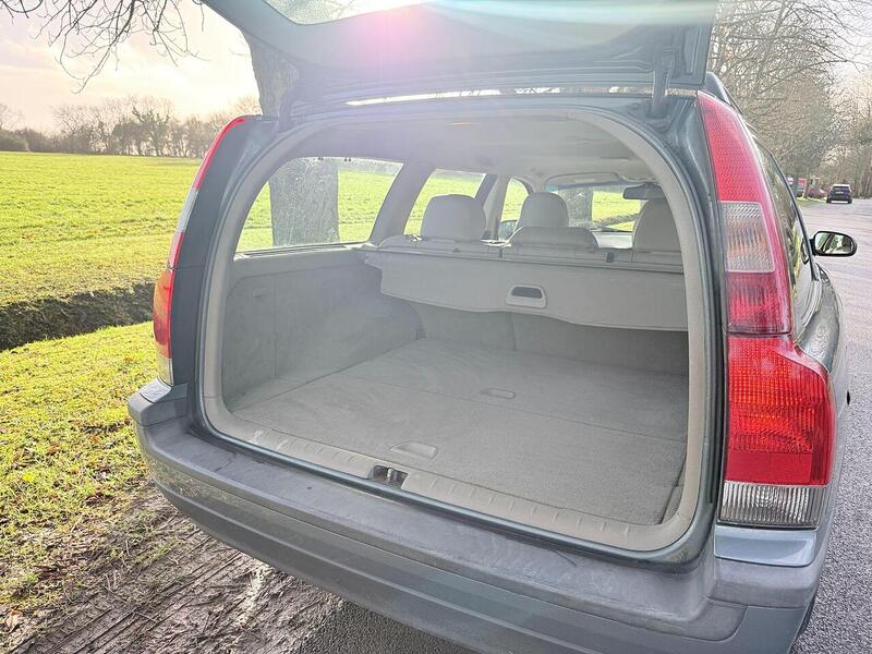 Used Volvo V70 2003 for sale - 76863521: Photo 33