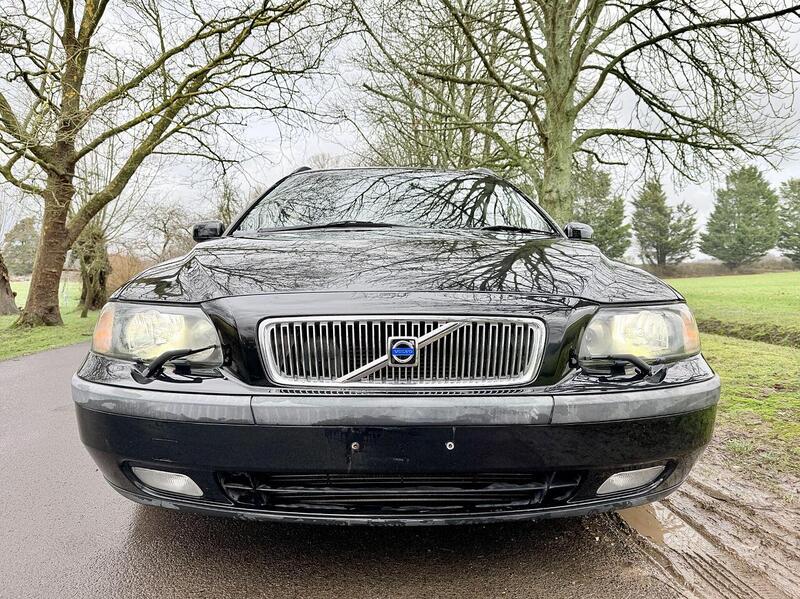 Used Volvo V70 for sale - 77365232: Photo 2