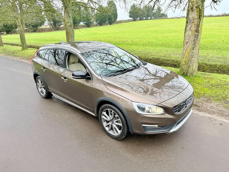 Used Volvo V60 Cross Country for sale - 77452631: Photo 2