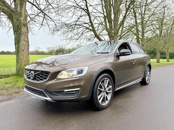 Used Volvo V60 Cross Country 2016 for sale - 77452631: Photo