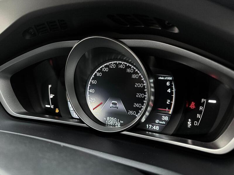 Used Volvo V40 Cross Country for sale - 76505639: Photo 32