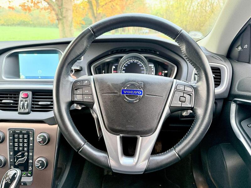 Used Volvo V40 Cross Country for sale - 76505639: Photo 36
