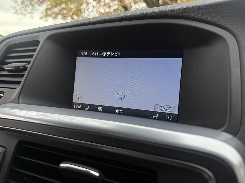 Used Volvo V60 for sale - 76863542: Photo 25