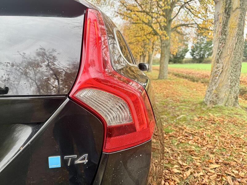 Used Volvo V60 for sale - 76863542: Photo 37