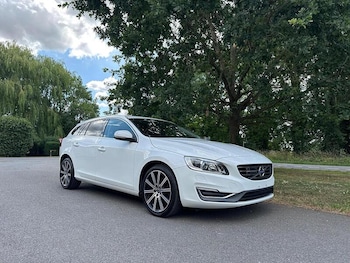 Used Volvo V60 2015 for sale - 75983096: Photo