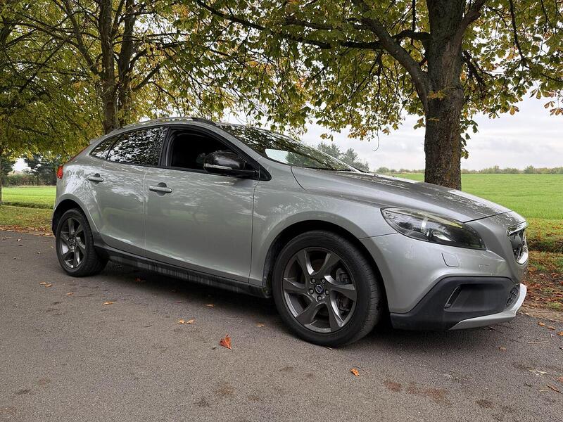 Used Volvo V40 Cross Country for sale - 76863546: Photo 1