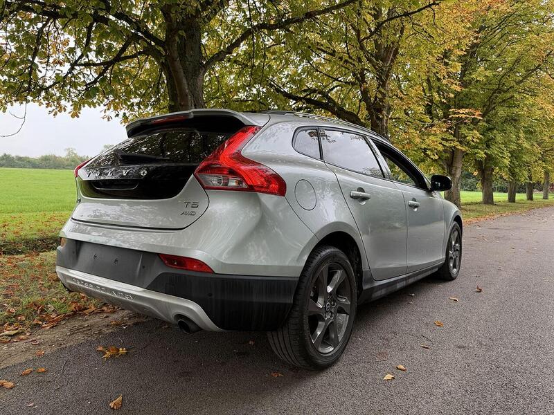 Used Volvo V40 Cross Country for sale - 76863546: Photo 9