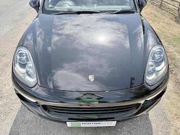 Used Porsche Cayenne 2015 for sale - 79507209: Photo