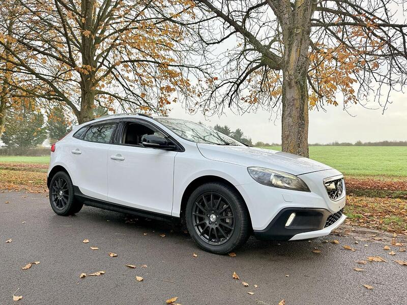 Used Volvo V40 Cross Country for sale - 76863535: Photo 1