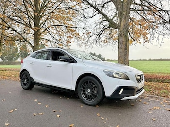 2.0 T5 Lux Nav Hatchback 5dr Petrol Geartronic AWD Euro 6 (s/s) (245 ps)