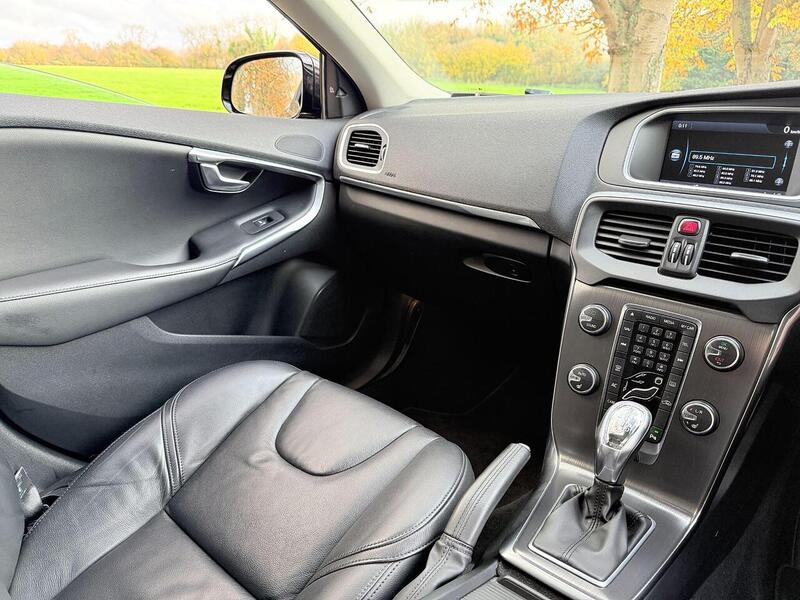 Used Volvo V40 for sale - 76663660: Photo 15