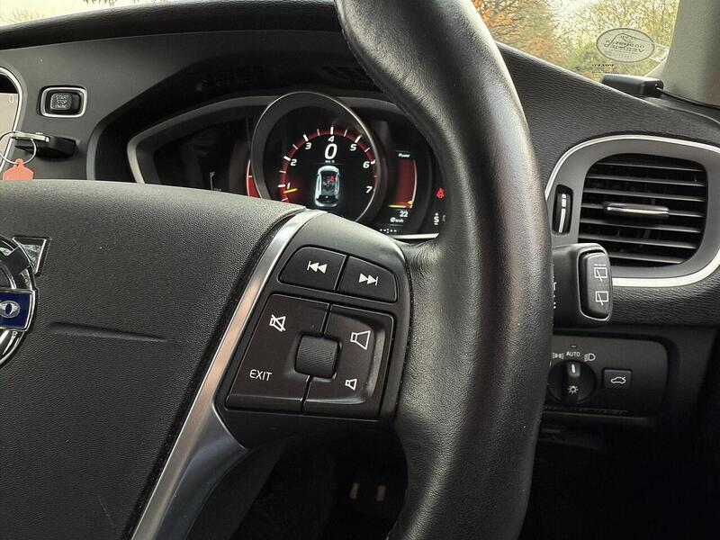 Used Volvo V40 for sale - 76663660: Photo 22