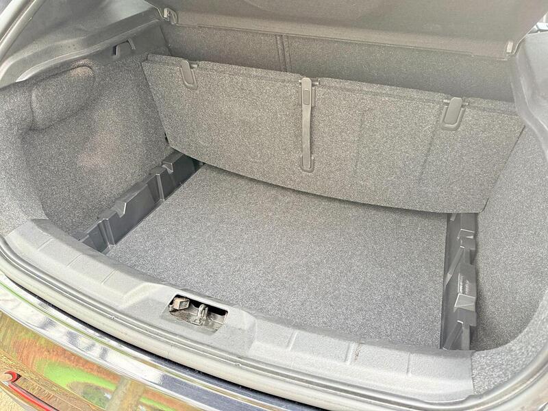 Used Volvo V40 for sale - 76663660: Photo 31