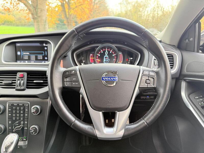 Used Volvo V40 for sale - 76663660: Photo 32