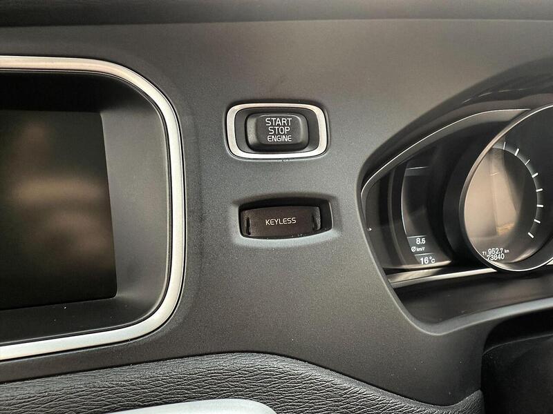 Used Volvo V40 for sale - 76663660: Photo 47