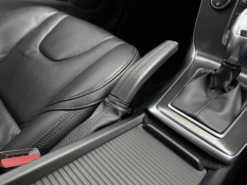 Used Volvo V40 for sale - 76663660: Photo 52