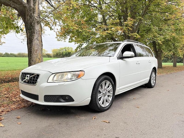 Used Volvo V70 for sale - 76311205: Photo 2