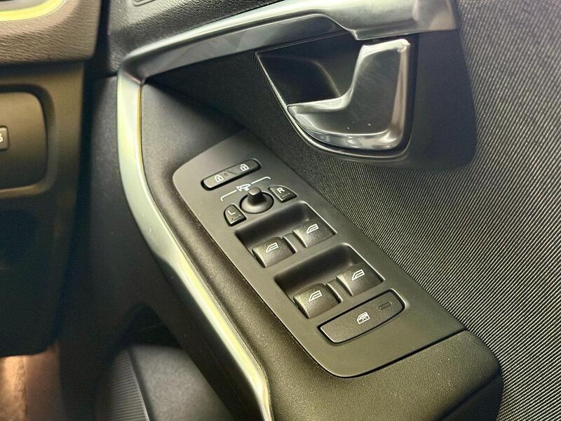 Used Volvo V40 Cross Country for sale - 76582955: Photo 21