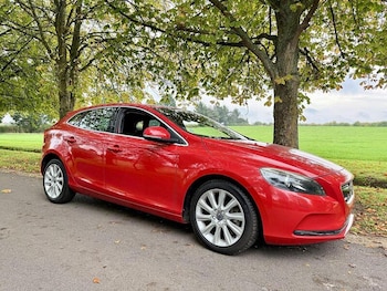 Used Volvo V40 2015 for sale - 76863543: Photo