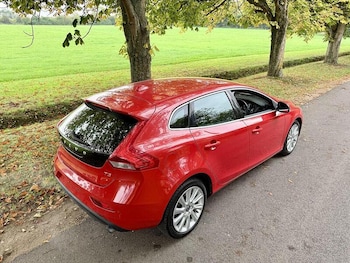 Used Volvo V40 2015 for sale - 76863543: Photo