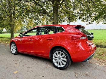 Used Volvo V40 2015 for sale - 76863543: Photo