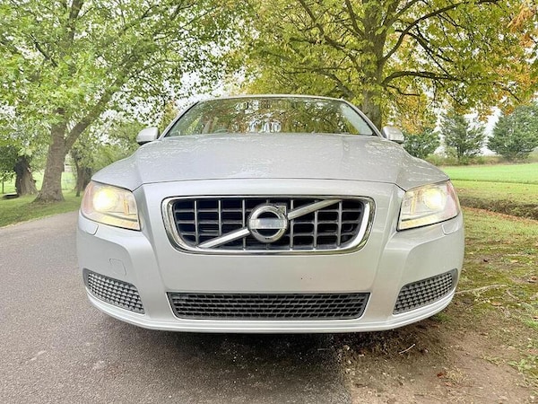 Used Volvo V70 for sale - 73387632: Photo 2