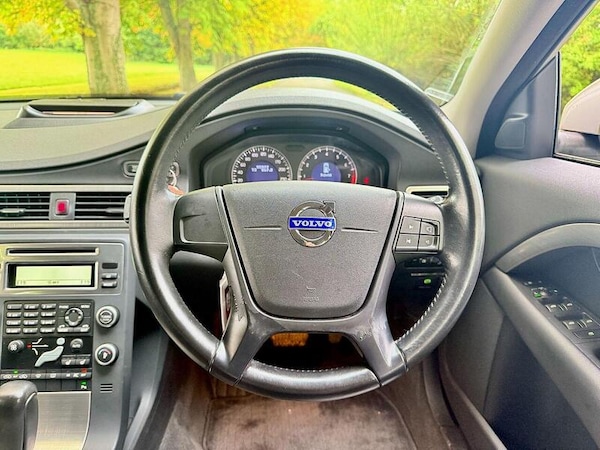 Used Volvo V70 for sale - 73387632: Photo 32