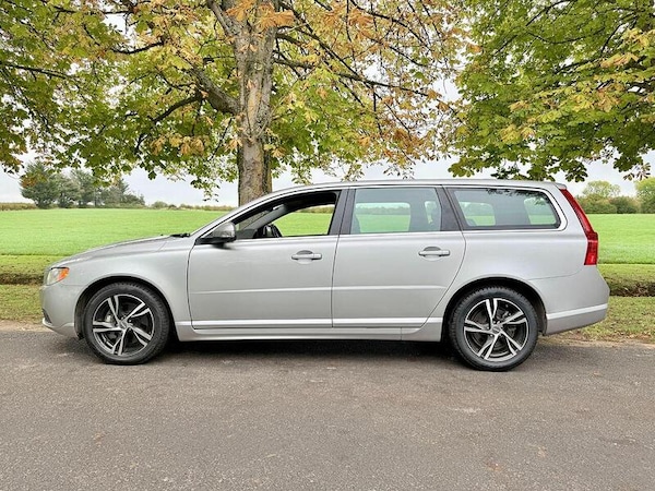 Used Volvo V70 for sale - 73387632: Photo 8