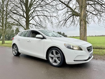 Used Volvo V40 2024 for sale - 76919777: Photo