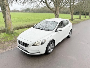 Used Volvo V40 2024 for sale - 76919777: Photo