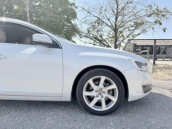 Used Volvo V60 2014 for sale - 79550316: Photo