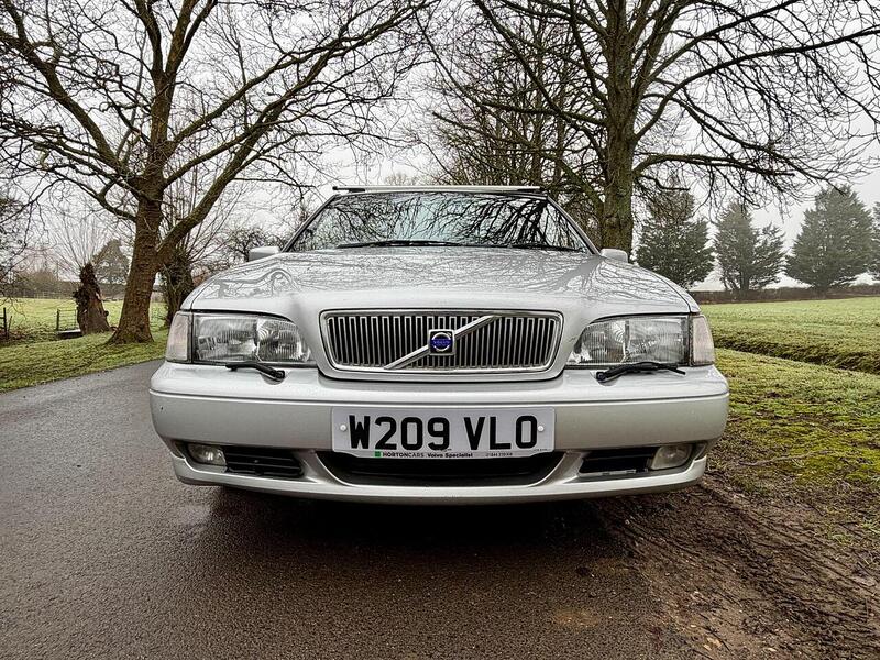 Used Volvo V70 2000 for sale - 77409088: Photo 2